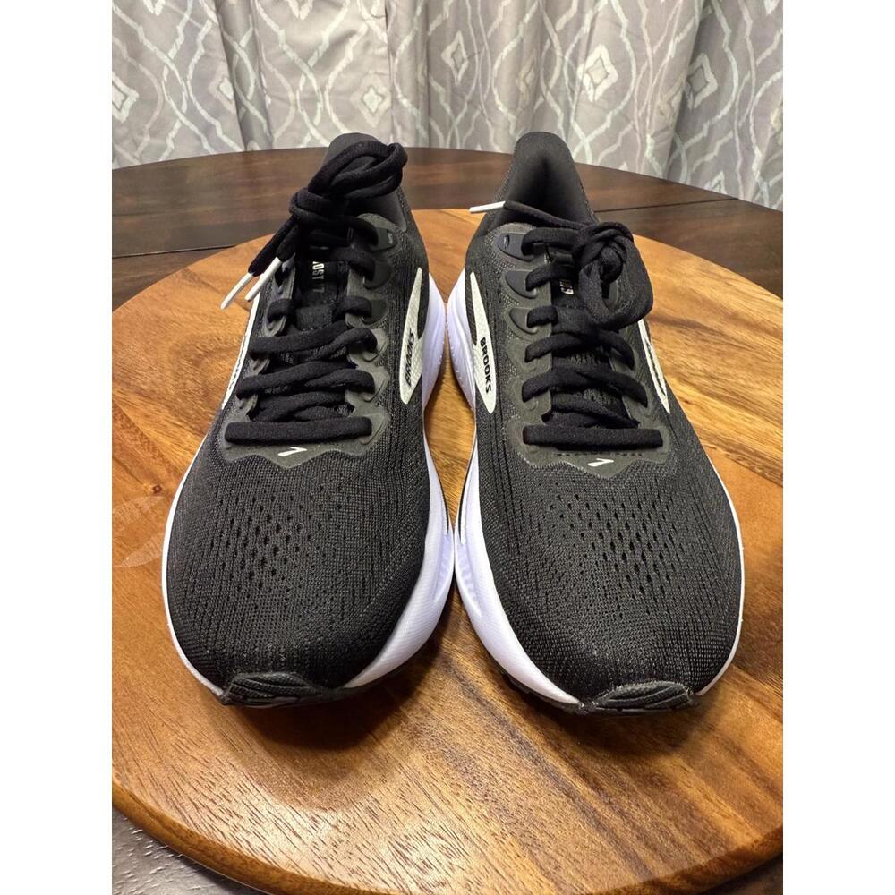 NWOT Women's Brooks Ghost 17 Black/White Women's Size 6.5 Wide